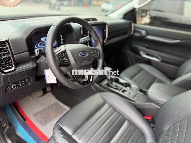 Ford Everest 2024 Titanium Đen 23.000 km