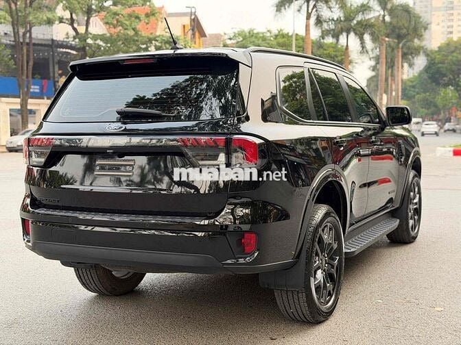 Ford Everest 2024 Titanium Đen 23.000 km