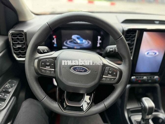 Ford Everest 2024 Titanium Đen 23.000 km