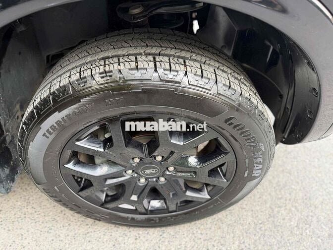 Ford Everest 2024 Titanium Đen 23.000 km
