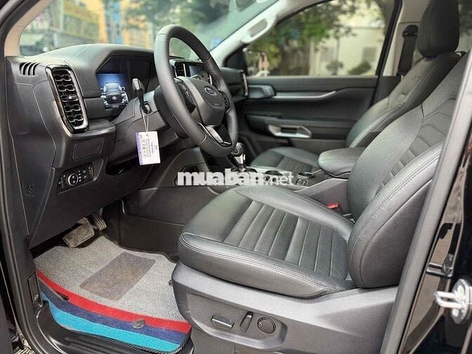 Ford Everest 2024 Titanium Đen 23.000 km