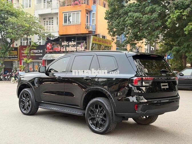 Ford Everest 2024 Titanium Đen 23.000 km