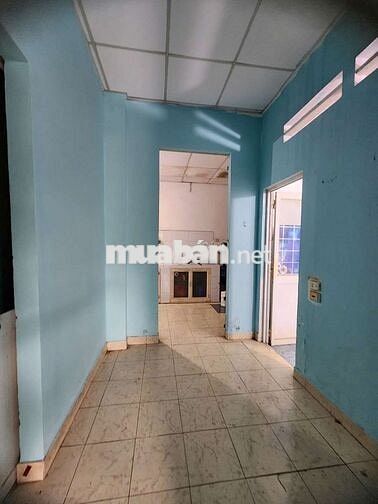 NHÀ CẤP 4 SÂN VƯỜN RỘNG RÃI ĐƯỜNG XE TẢI