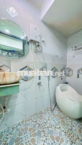 TRỐNG 1 CĂN HỘ FULL NỘI THẤT CAO CẤP SÁT CẦU CHỮ Y Q8