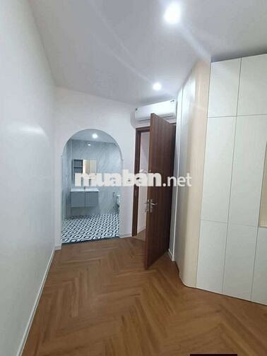 BÁN NHÀ HOÀNG QUỐC VIỆT -
Ô TÔ ĐỖ CỬA THANG MÁY ĐẸP -  5 TẦNG 5 PN 
