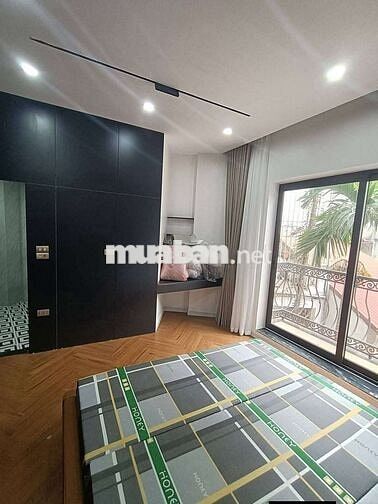 BÁN NHÀ HOÀNG QUỐC VIỆT -
Ô TÔ ĐỖ CỬA THANG MÁY ĐẸP -  5 TẦNG 5 PN 