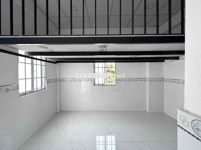 CHO THUÊ PHÒNG CÓ GÁC VÀ CỬA SỔ TRỜI THOÁNG MÁT GẦN CÔNG VIÊN ĐẦM SEN