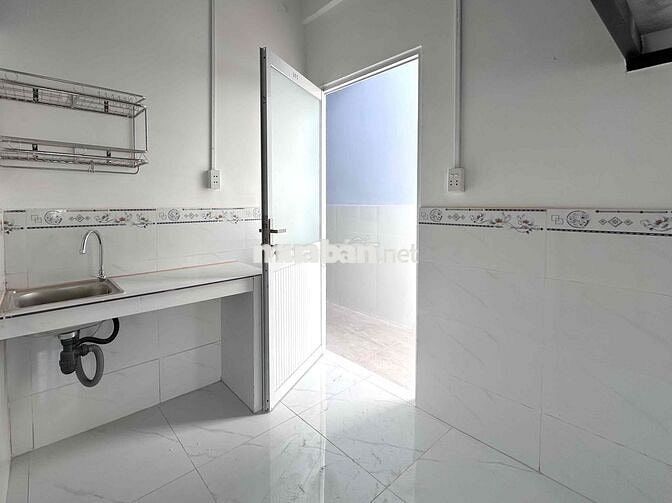 CHO THUÊ PHÒNG CÓ GÁC VÀ CỬA SỔ TRỜI THOÁNG MÁT GẦN CÔNG VIÊN ĐẦM SEN