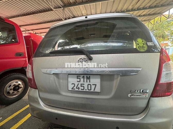 Toyota Innova 2013 E Nâu vàng