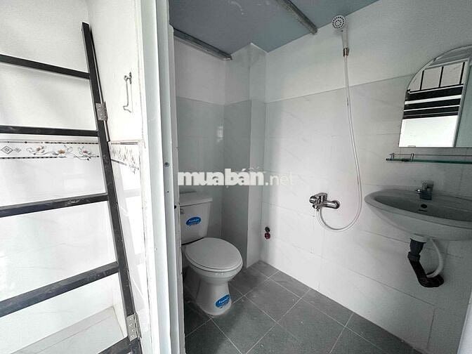 CHO THUÊ PHÒNG CÓ GÁC VÀ CỬA SỔ TRỜI THOÁNG MÁT GẦN CÔNG VIÊN ĐẦM SEN