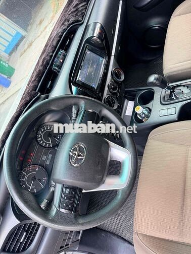 Toyota Hilux 2020 E tự động 1 chủ cực đẹp sẵn dùng