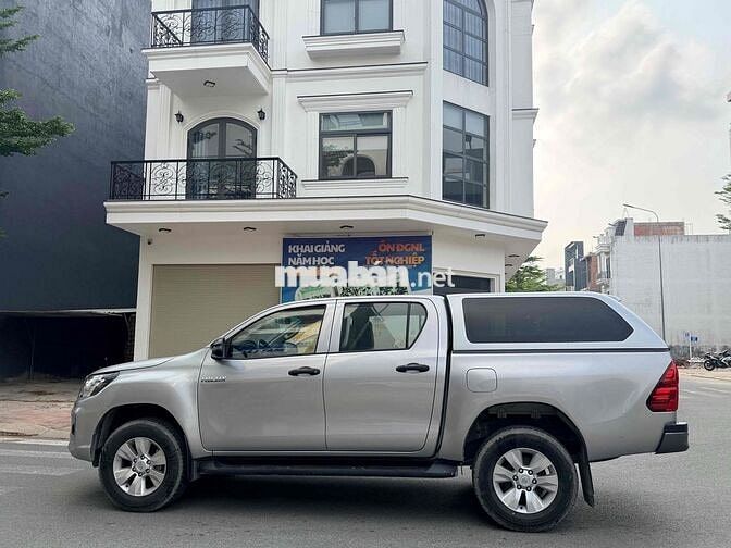 Toyota Hilux 2020 E tự động 1 chủ cực đẹp sẵn dùng