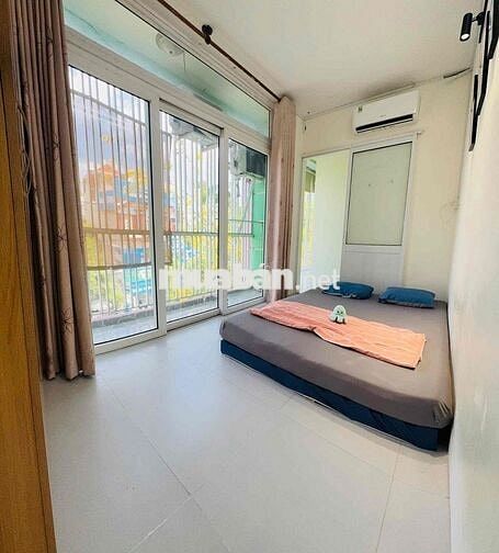 2 phòng ngủ ở lầu 2 nhà mặt tiền LÊ QUANG ĐỊNH.đê được 8 xe máy