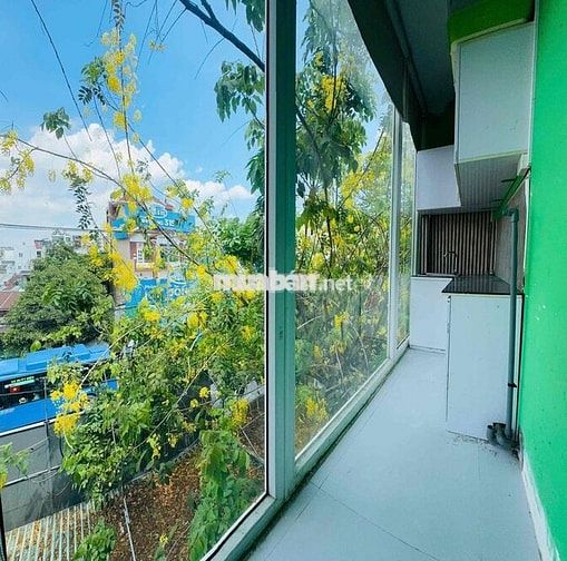2 phòng ngủ ở lầu 2 nhà mặt tiền LÊ QUANG ĐỊNH.đê được 8 xe máy