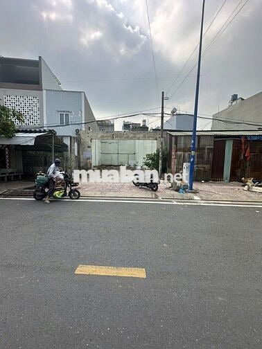 Cần tiền bán nhanh lô đất, 5x12m, SHR, xây dựng liền, gần chợ Bà Hom.