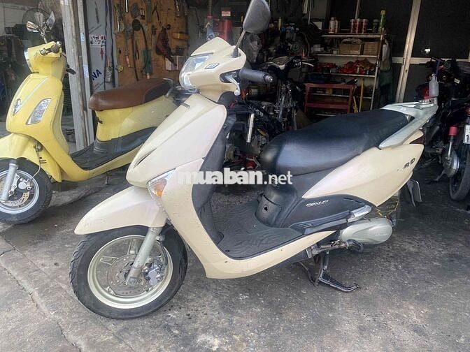 Honda Lead 2011 Vàng kem