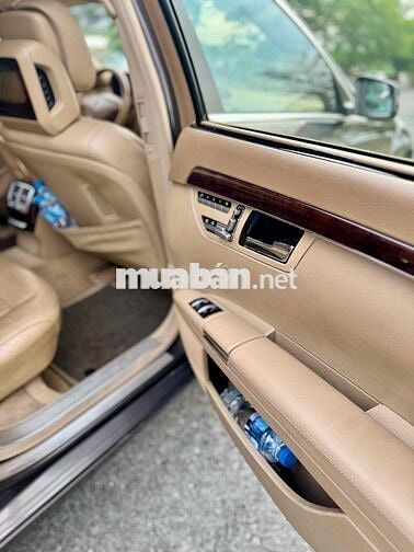 Mercedes-Benz S400 Hybrid model 2010