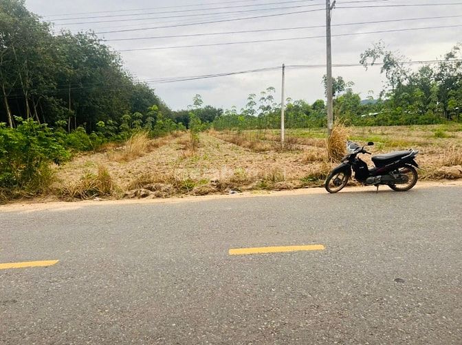 700m2 mặt tiền đường DT749B thuận tiện kinh doanh buôn bán
