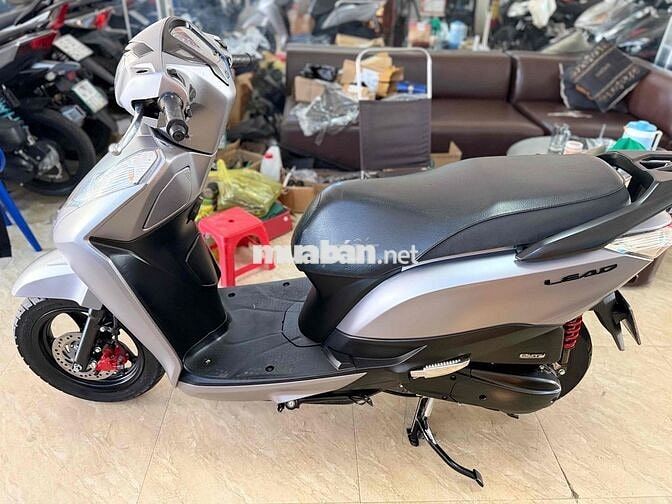Honda Lead màu Bạc