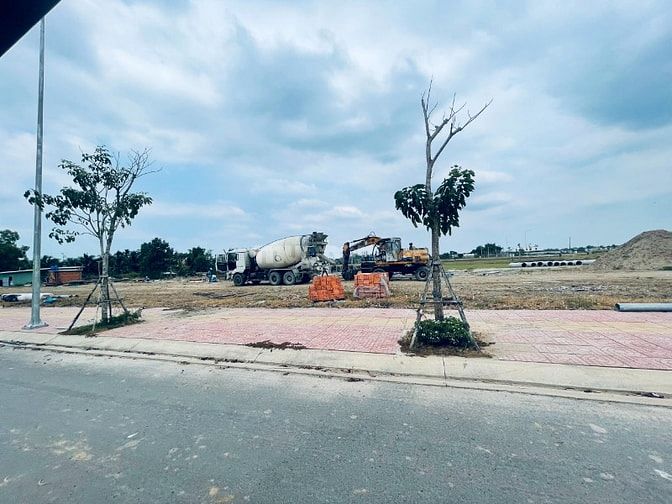 Chính Chủ Bán Gấp lô đất nền có sổ hồng , Mặt tiền đường Mỹ Hạnh 36M.
