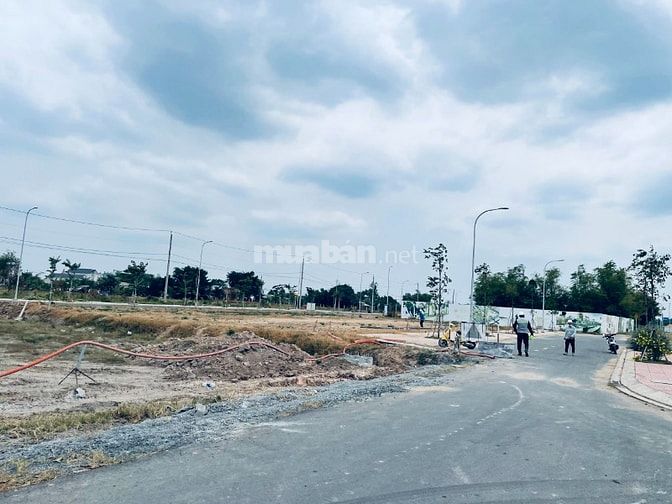 Chính Chủ Bán Gấp lô đất nền có sổ hồng , Mặt tiền đường Mỹ Hạnh 36M.