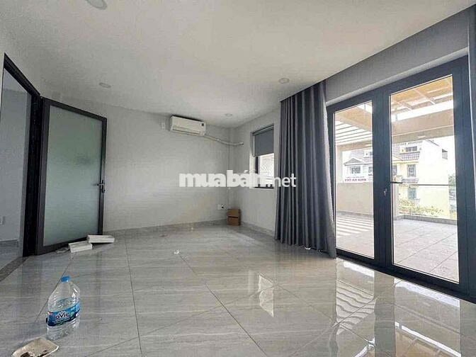 Mặt tiền Kinh Doanh Hoàng Hoa Thám sát vòng xoay 1 hầm 3 tầng