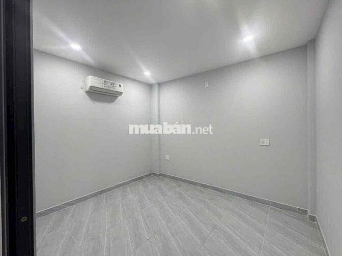 Mặt tiền Kinh Doanh Hoàng Hoa Thám sát vòng xoay 1 hầm 3 tầng