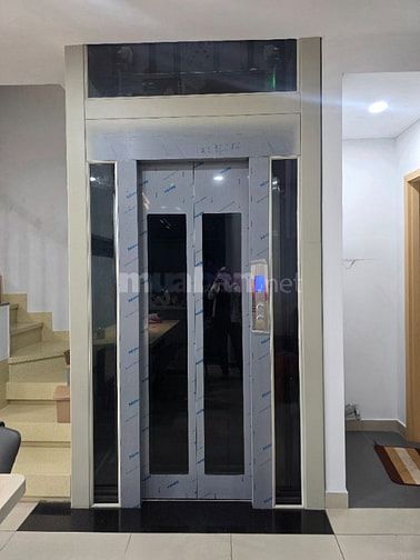 Nhà mới xây full nội thất cao cấp xe hơi đậu trong nhà