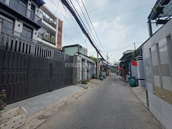 Nhà mới xây full nội thất cao cấp xe hơi đậu trong nhà