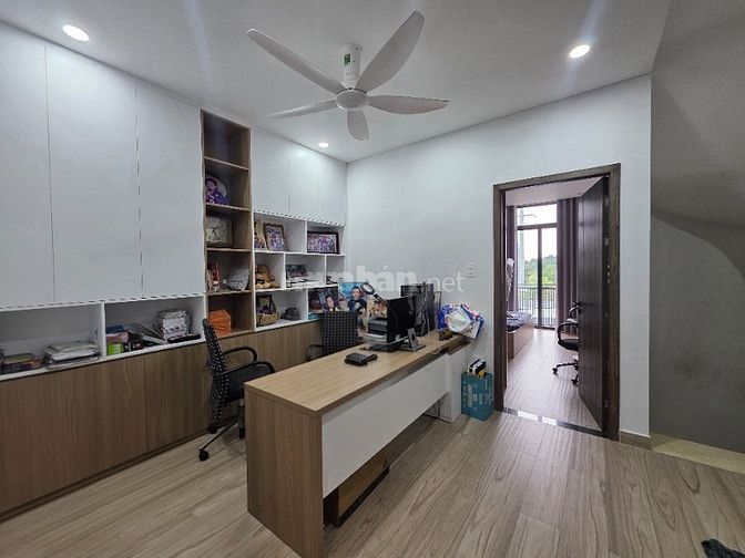 Nhà mới xây full nội thất cao cấp xe hơi đậu trong nhà