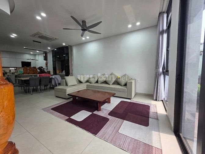 Nhà mới xây full nội thất cao cấp xe hơi đậu trong nhà