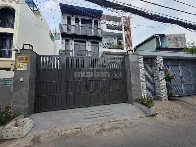 Nhà mới xây full nội thất cao cấp xe hơi đậu trong nhà