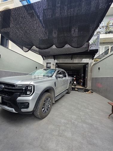 Nhà mới xây full nội thất cao cấp xe hơi đậu trong nhà