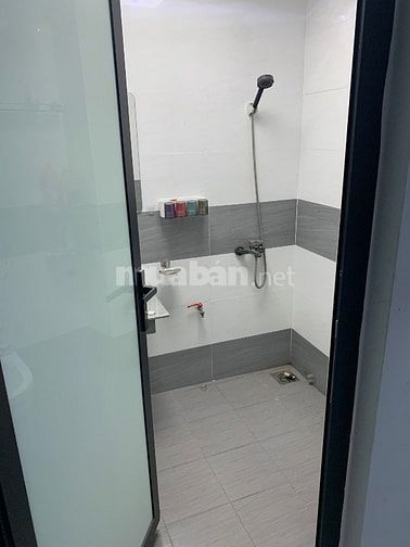 Cho thuê tầng 3/7 tầng có thang máy 