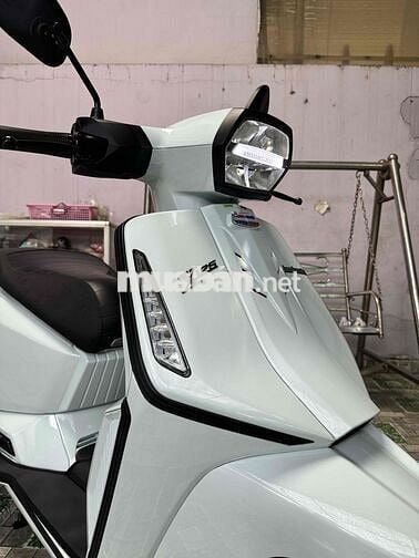Lambretta 125 ABS 2025 Trắng Đen 2300 km