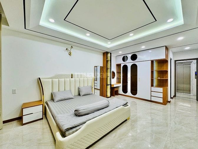 Nhà 6 Lầu thiết kế cổ điển hxh 76/65 Bạch Đằng giá: 14 tỷ