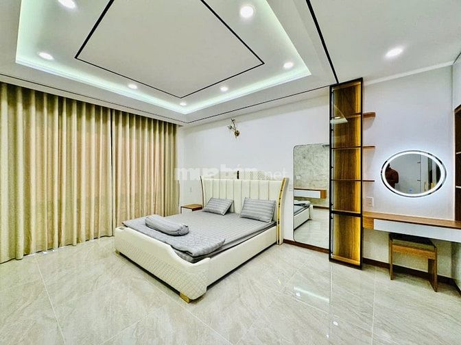 Nhà 6 Lầu thiết kế cổ điển hxh 76/65 Bạch Đằng giá: 14 tỷ