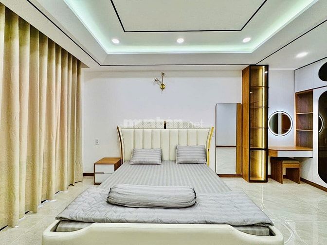 Nhà 6 Lầu thiết kế cổ điển hxh 76/65 Bạch Đằng giá: 14 tỷ