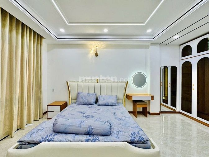 Nhà 6 Lầu thiết kế cổ điển hxh 76/65 Bạch Đằng giá: 14 tỷ