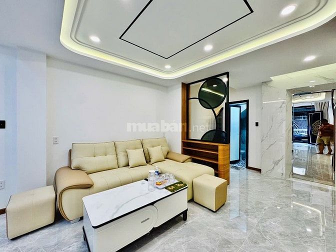 Nhà 6 Lầu thiết kế cổ điển hxh 76/65 Bạch Đằng giá: 14 tỷ