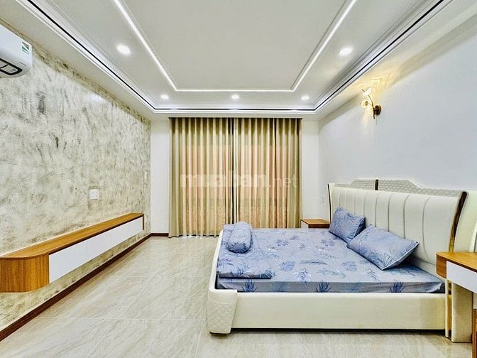 Nhà 6 Lầu thiết kế cổ điển hxh 76/65 Bạch Đằng giá: 14 tỷ