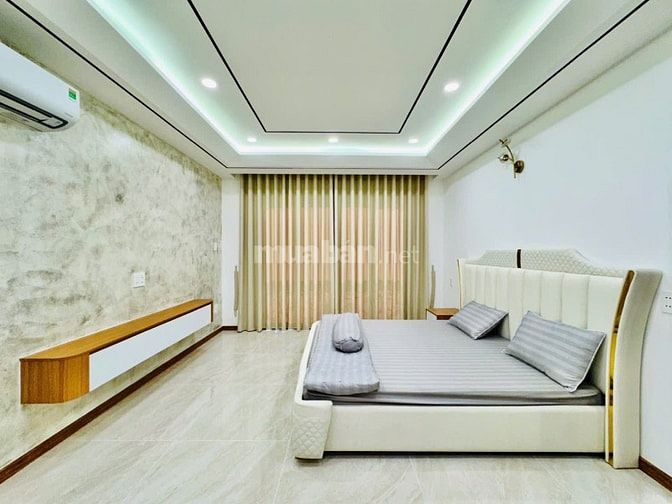 Nhà 6 Lầu thiết kế cổ điển hxh 76/65 Bạch Đằng giá: 14 tỷ