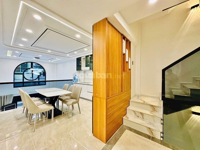 Nhà 6 Lầu thiết kế cổ điển hxh 76/65 Bạch Đằng giá: 14 tỷ