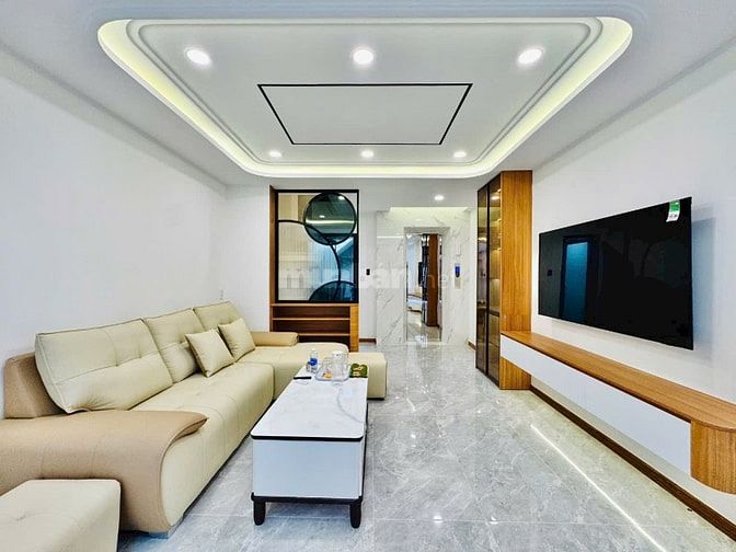 Nhà 6 Lầu thiết kế cổ điển hxh 76/65 Bạch Đằng giá: 14 tỷ