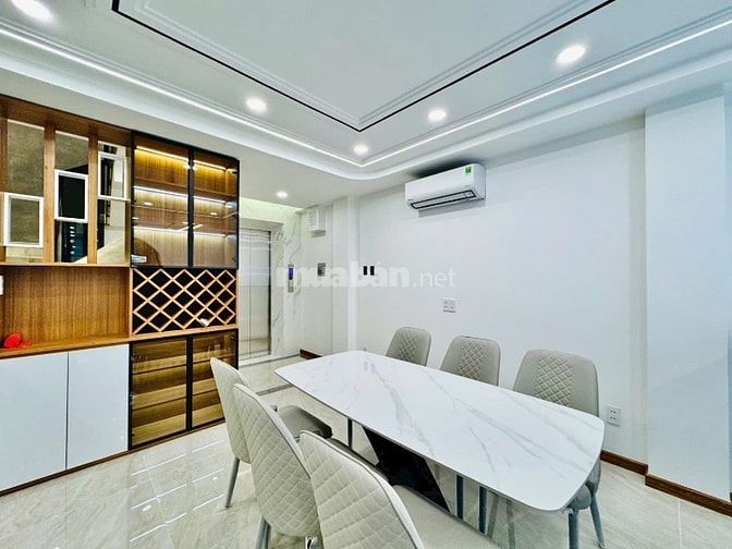 Nhà 6 Lầu thiết kế cổ điển hxh 76/65 Bạch Đằng giá: 14 tỷ