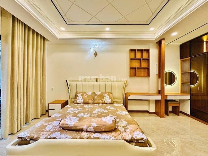 Nhà 6 Lầu thiết kế cổ điển hxh 76/65 Bạch Đằng giá: 14 tỷ