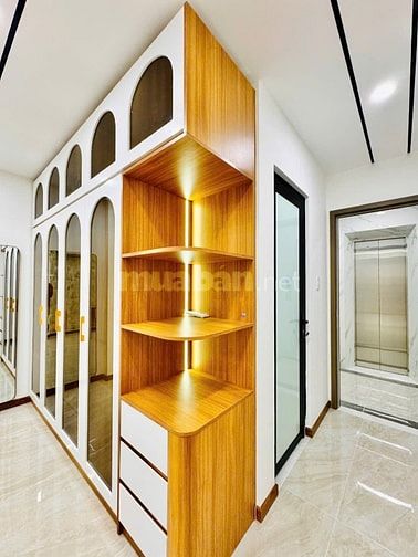 Nhà 6 Lầu thiết kế cổ điển hxh 76/65 Bạch Đằng giá: 14 tỷ