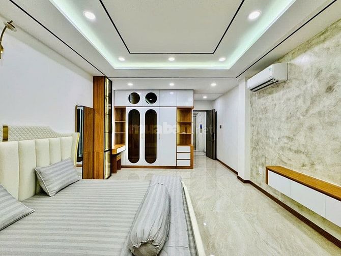 Nhà 6 Lầu thiết kế cổ điển hxh 76/65 Bạch Đằng giá: 14 tỷ
