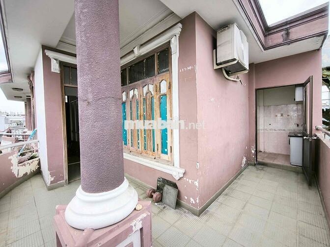 Cho thuê phòng có ban công rộng, bếp ngoài trời