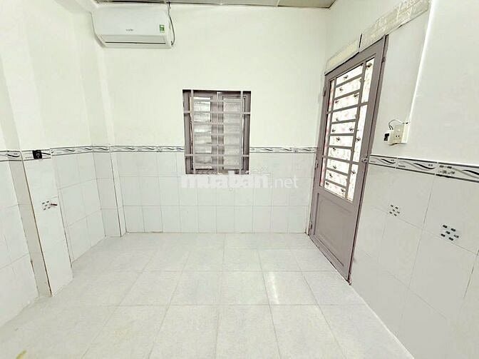 Phòng cho thuê gần IUH cửa sổ trời giá rẻ 